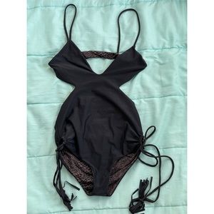 Acacia Black Greece one piece